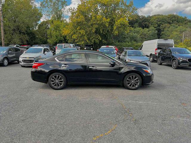 Photo of 2016 Super Black Nissan Altima
