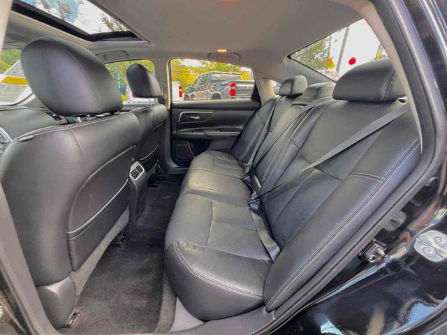 Photo of 2016 Super Black Nissan Altima