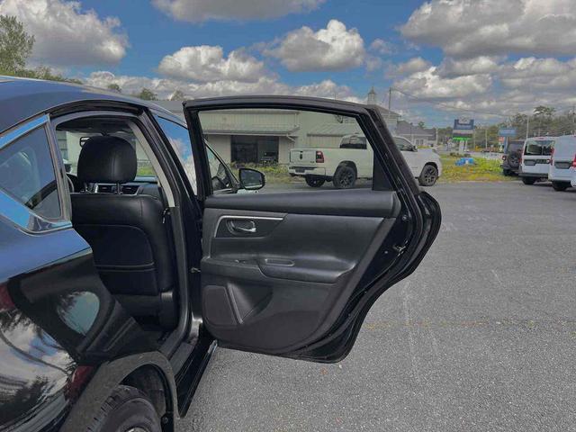 Photo of 2016 Super Black Nissan Altima