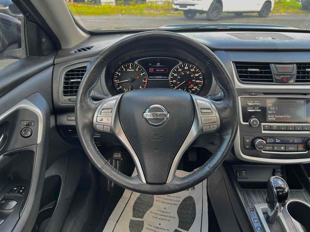 Photo of 2016 Super Black Nissan Altima