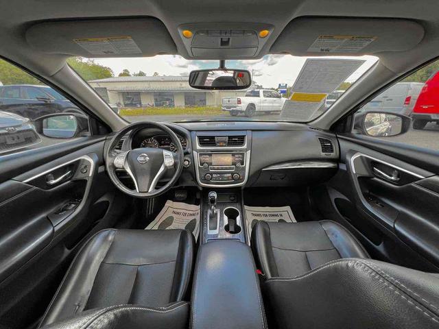 Photo of 2016 Super Black Nissan Altima