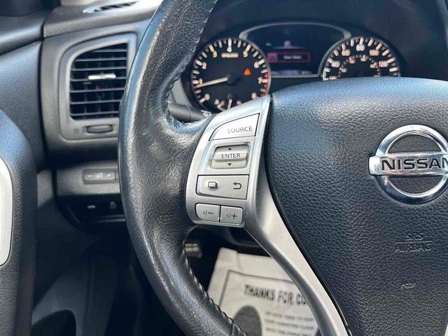 Photo of 2016 Super Black Nissan Altima