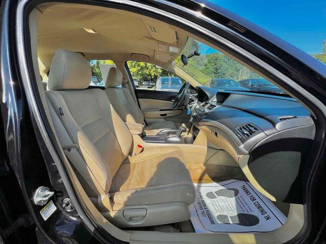 Photo of 2011 Crystal Black Pearl Honda Accord