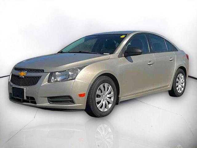 Photo of 2014 Champagne Silver Metallic Chevrolet Cruze