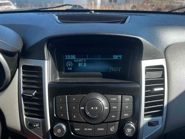 Photo of 2014 Champagne Silver Metallic Chevrolet Cruze