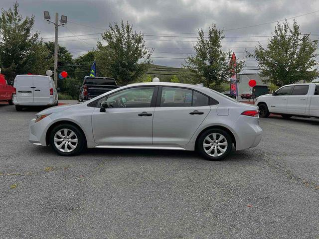 Photo of 2022 Classic Silver Metallic Toyota Corolla