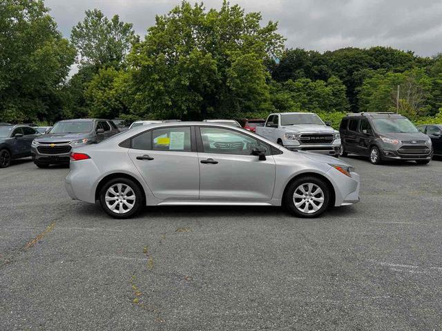 Photo of 2022 Classic Silver Metallic Toyota Corolla