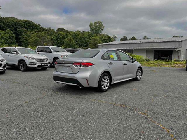 Photo of 2022 Classic Silver Metallic Toyota Corolla