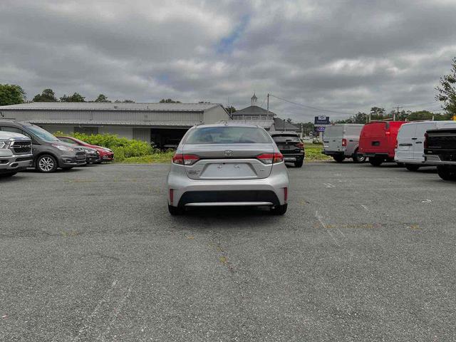 Photo of 2022 Classic Silver Metallic Toyota Corolla