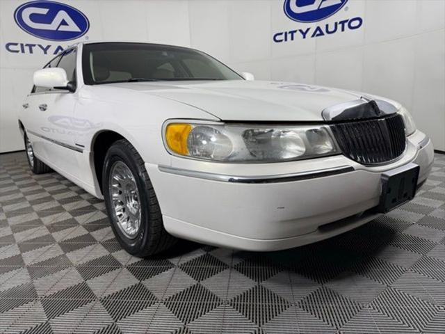 2001 Lincoln Town Car