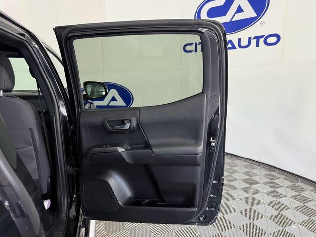 Photo of 2019 Midnight Black Metallic Toyota Tacoma