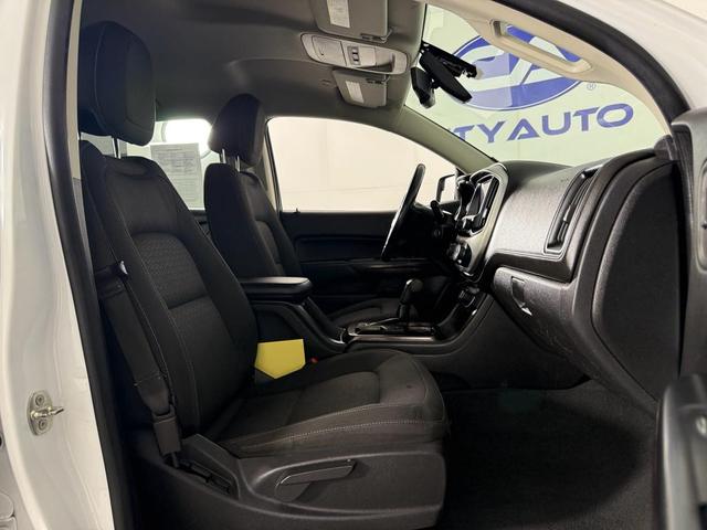 Photo of 2019 Summit White GMC Canyon