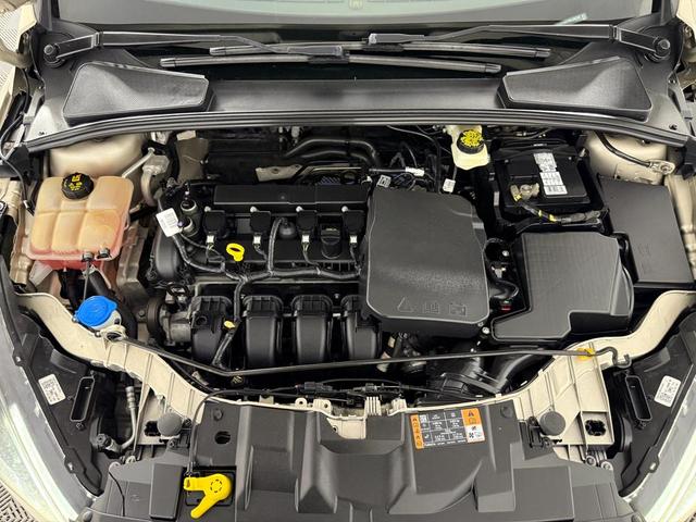 Photo of 2017 White Gold Metallic Ford Focus