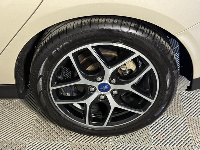Photo of 2017 White Gold Metallic Ford Focus