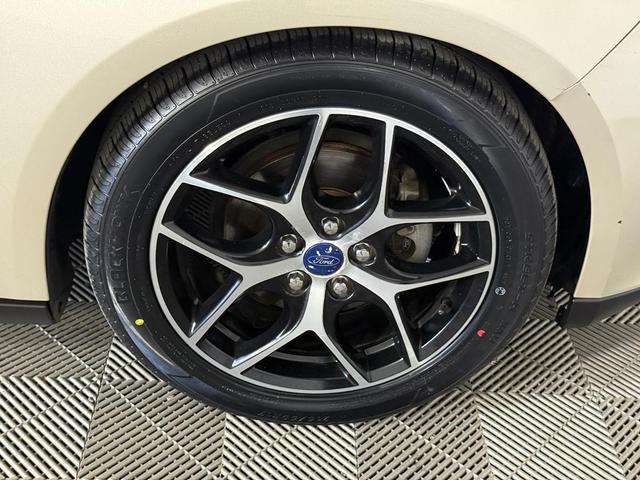 Photo of 2017 White Gold Metallic Ford Focus