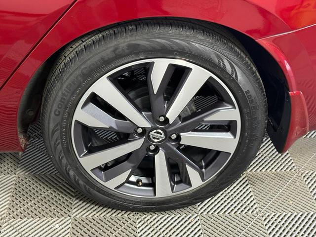 Photo of 2021 Scarlet Ember Pearl Metallic Nissan Versa