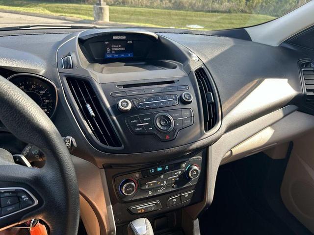 Photo of 2017 Oxford White Ford Escape