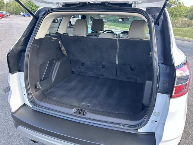 Photo of 2017 Oxford White Ford Escape