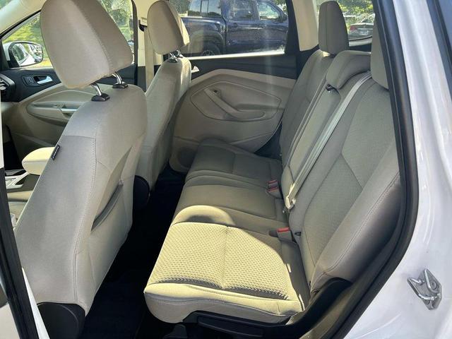 Photo of 2017 Oxford White Ford Escape