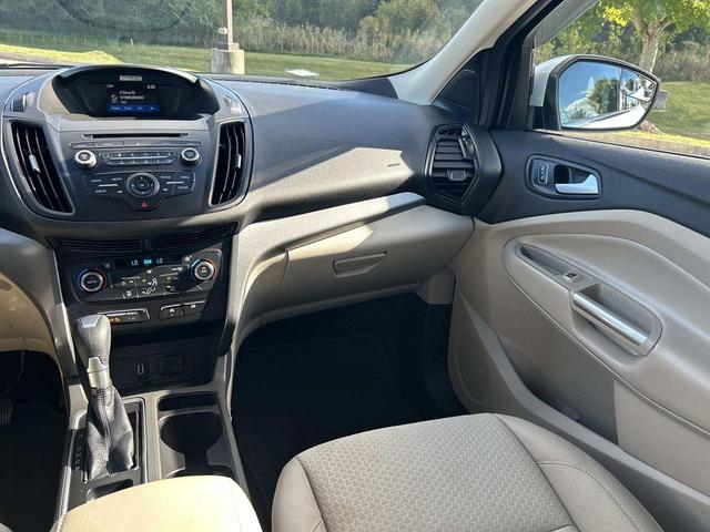 Photo of 2017 Oxford White Ford Escape