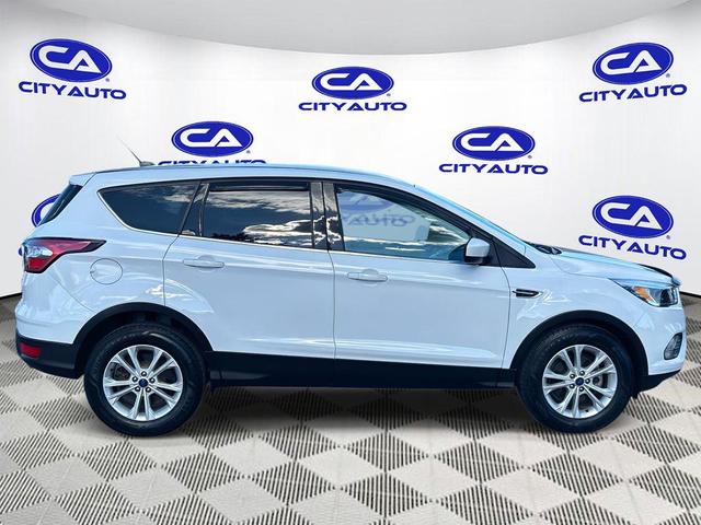 Photo of 2017 Oxford White Ford Escape