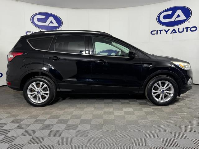 Photo of 2018 White Platinum Metallic Tri-Coat Ford Escape