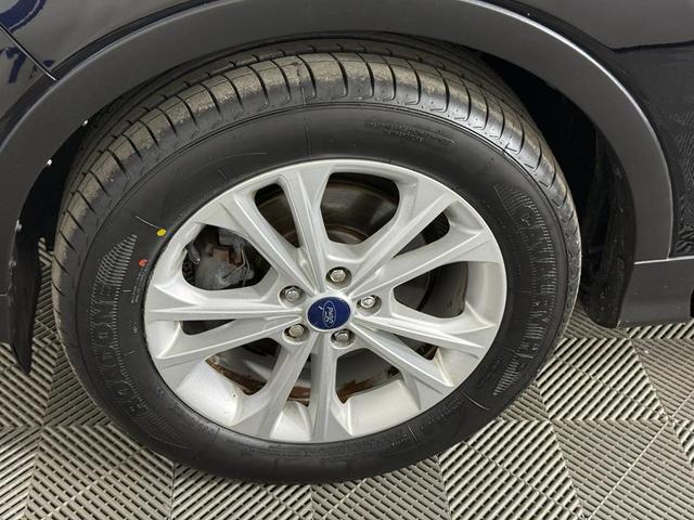 Photo of 2018 White Platinum Metallic Tri-Coat Ford Escape