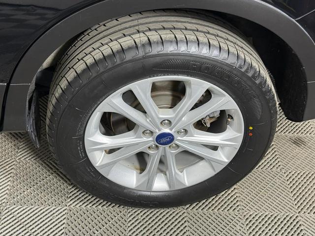 Photo of 2018 White Platinum Metallic Tri-Coat Ford Escape