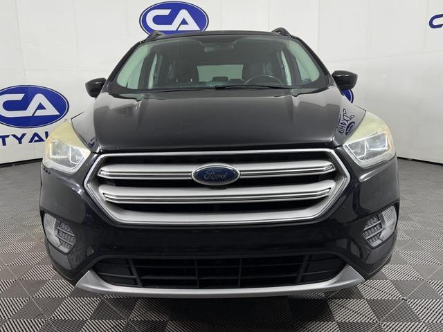 Photo of 2018 White Platinum Metallic Tri-Coat Ford Escape