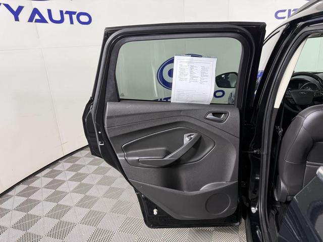 Photo of 2018 White Platinum Metallic Tri-Coat Ford Escape