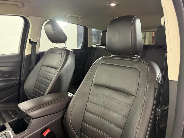 Photo of 2018 White Platinum Metallic Tri-Coat Ford Escape