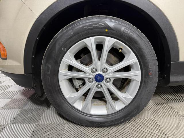 Photo of 2018 White Gold Metallic Ford Escape
