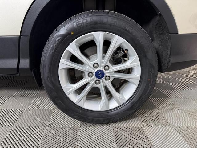 Photo of 2018 White Gold Metallic Ford Escape