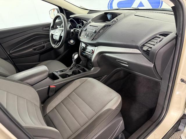 Photo of 2018 White Gold Metallic Ford Escape