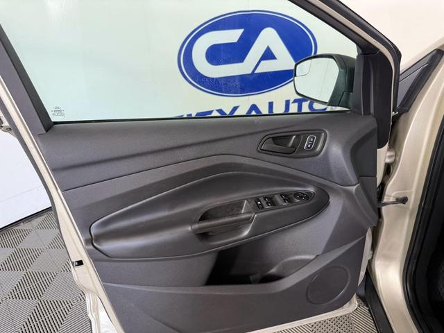 Photo of 2018 White Gold Metallic Ford Escape