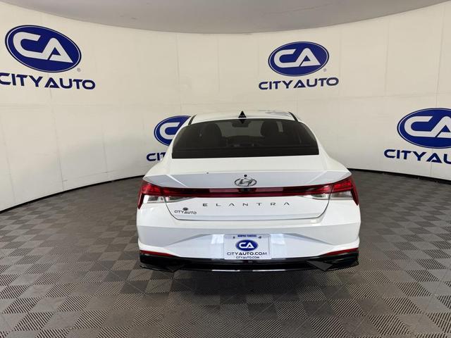 Photo of 2022 Quartz White Hyundai ELANTRA