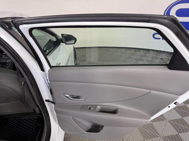 Photo of 2022 Quartz White Hyundai ELANTRA