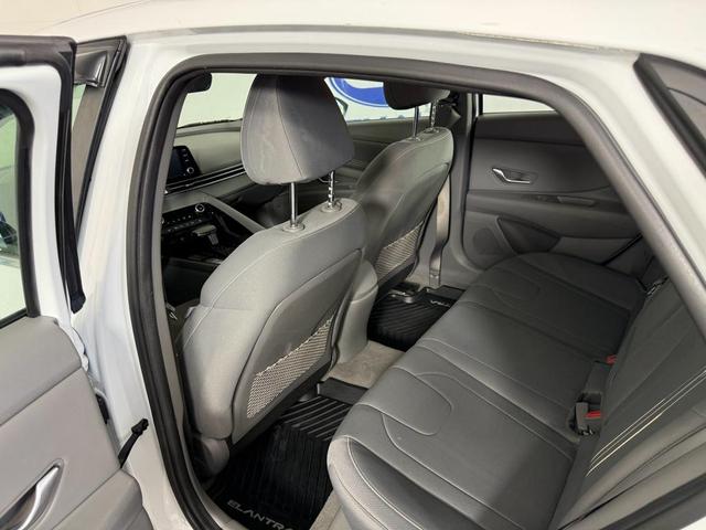 Photo of 2022 Quartz White Hyundai ELANTRA