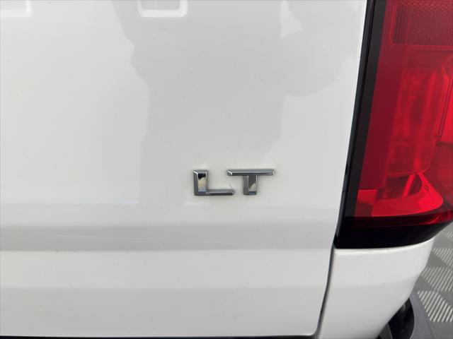 Photo of 2022 Summit White Chevrolet Colorado