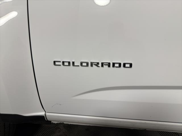 Photo of 2022 Summit White Chevrolet Colorado