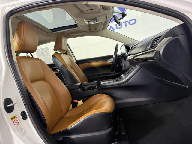 Photo of 2014 Starfire Pearl Lexus CT 200h