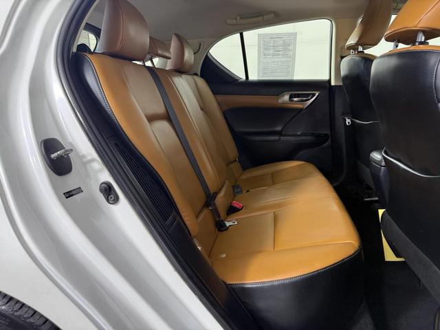 Photo of 2014 Starfire Pearl Lexus CT 200h