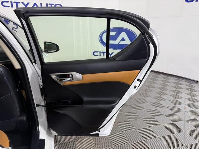 Photo of 2014 Starfire Pearl Lexus CT 200h
