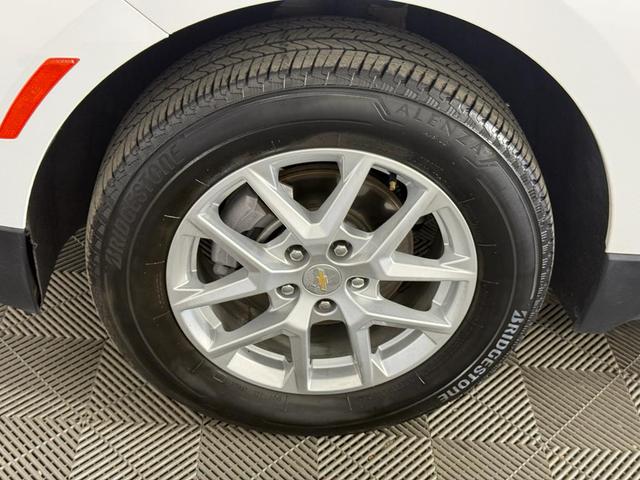 Photo of 2023 Summit White Chevrolet Equinox