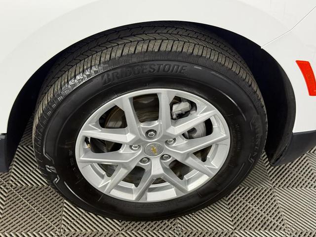 Photo of 2023 Summit White Chevrolet Equinox