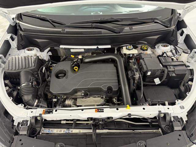 Photo of 2023 Summit White Chevrolet Equinox