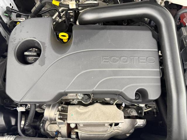 Photo of 2023 Summit White Chevrolet Equinox