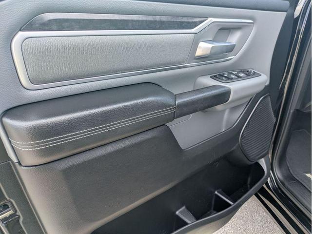 Photo of 2022 Diamond Black Crystal Pearlcoat RAM 1500