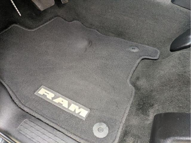 Photo of 2022 Diamond Black Crystal Pearlcoat RAM 1500