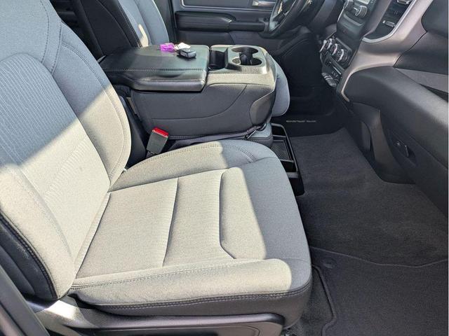 Photo of 2022 Diamond Black Crystal Pearlcoat RAM 1500